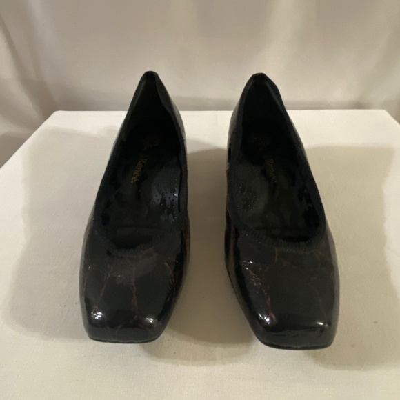 J. Renee Flat - Picture 2 of 6